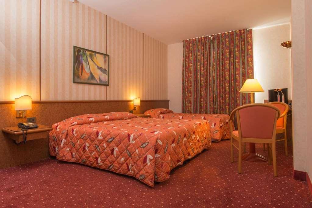 Meditur Hotel Pomezia Szoba fotó