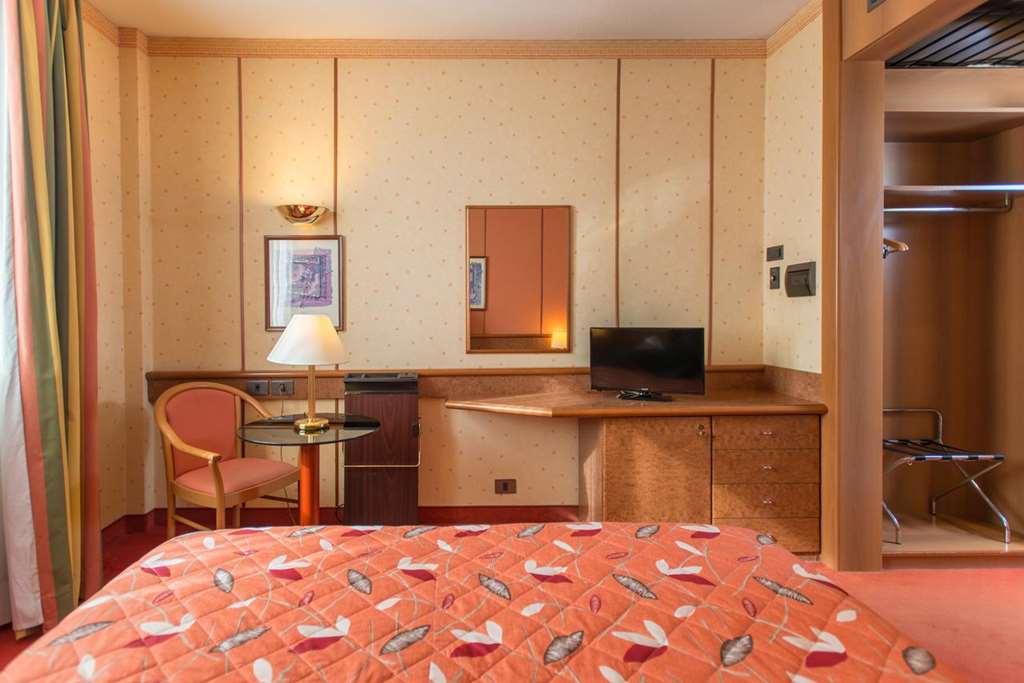 Meditur Hotel Pomezia Szoba fotó