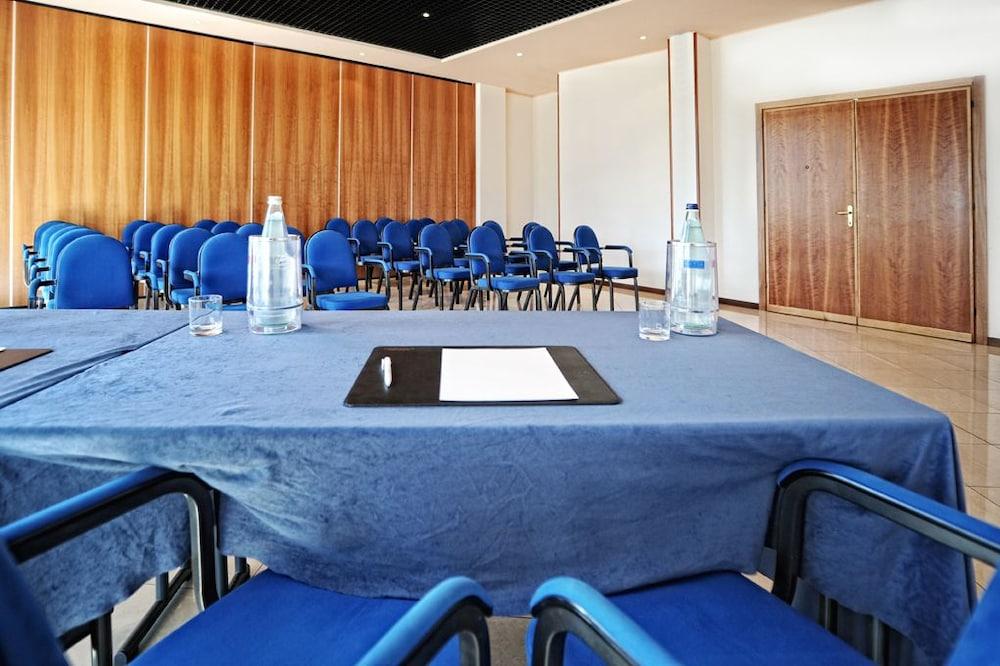 Meditur Hotel Pomezia Kültér fotó