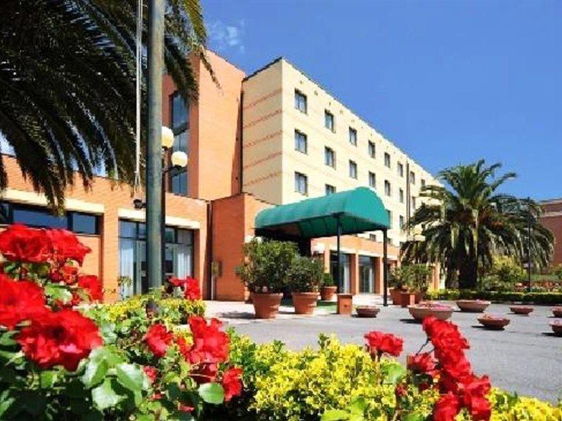 Meditur Hotel Pomezia Kültér fotó