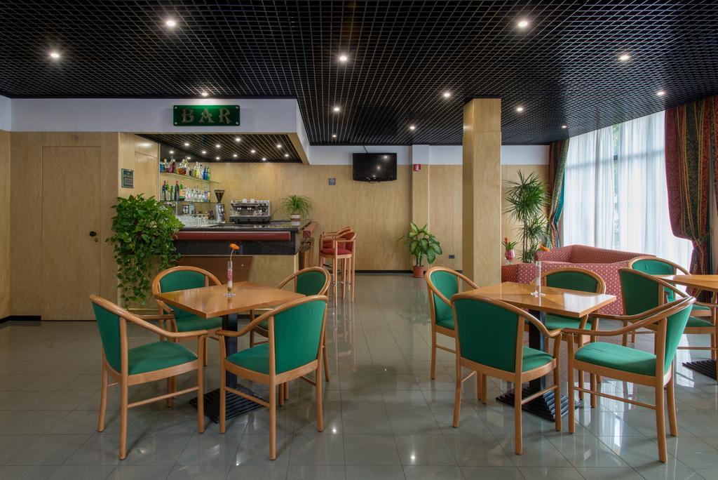 Meditur Hotel Pomezia Kültér fotó
