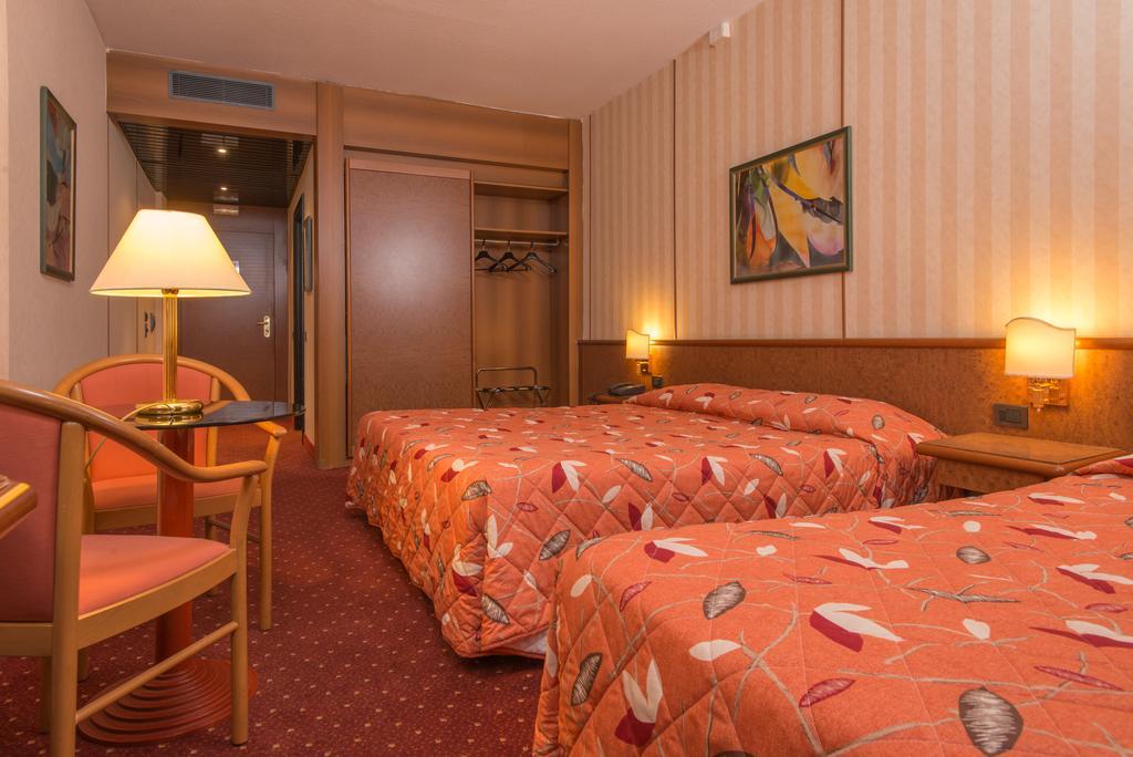 Meditur Hotel Pomezia Kültér fotó