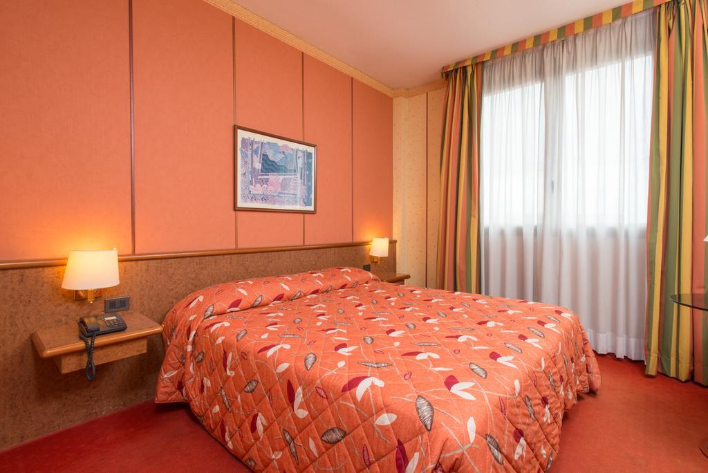 Meditur Hotel Pomezia Kültér fotó