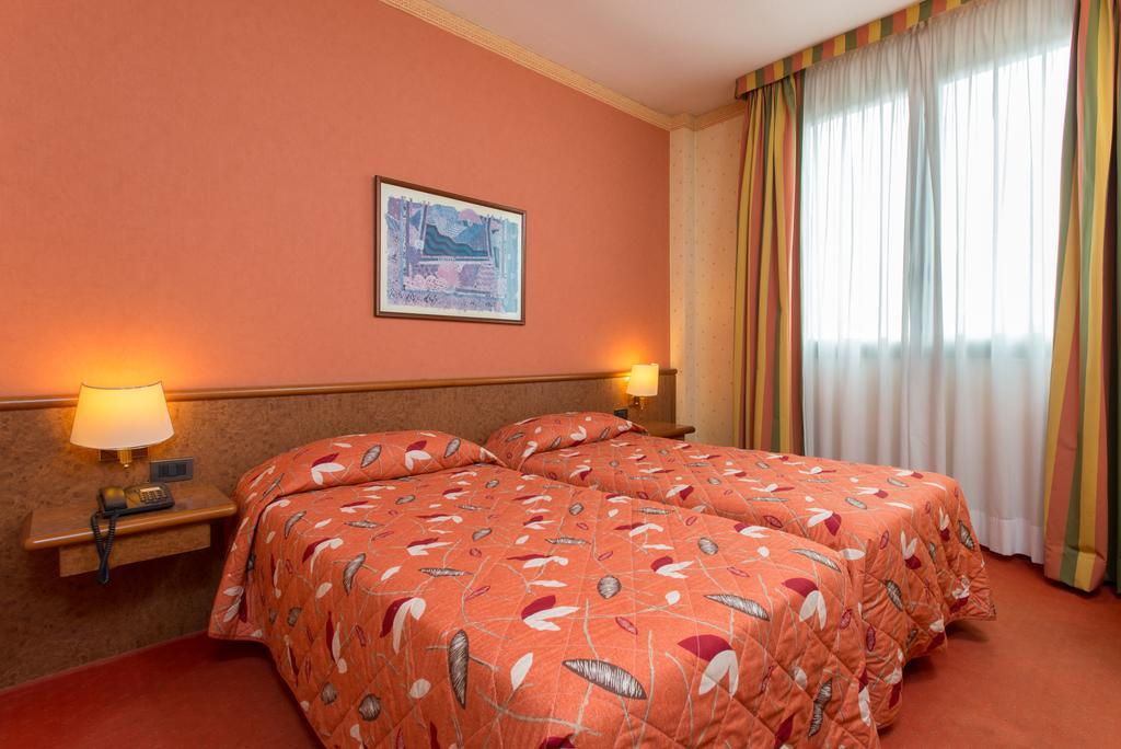 Meditur Hotel Pomezia Kültér fotó