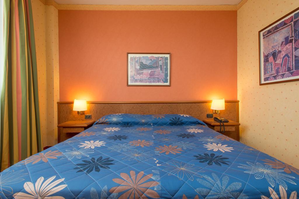 Meditur Hotel Pomezia Kültér fotó