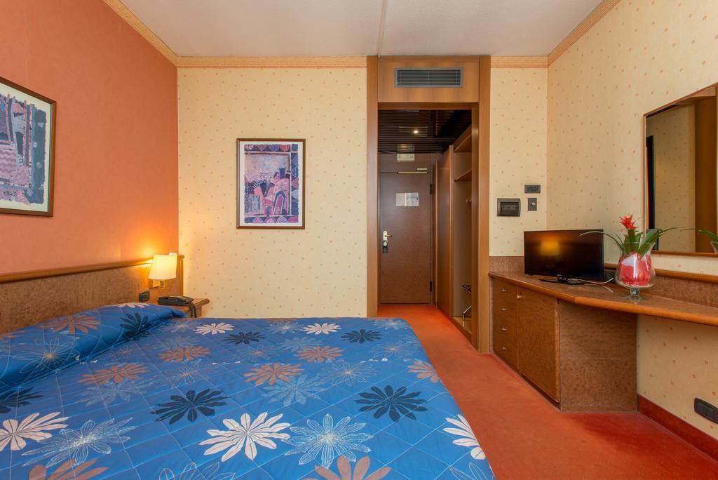 Meditur Hotel Pomezia Kültér fotó