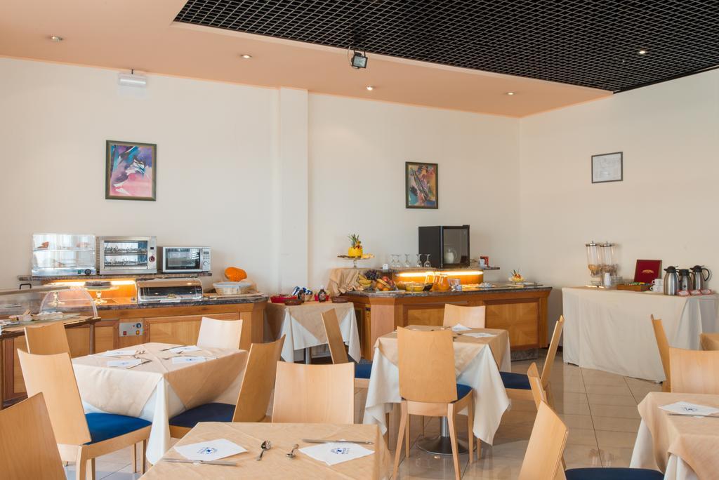 Meditur Hotel Pomezia Kültér fotó